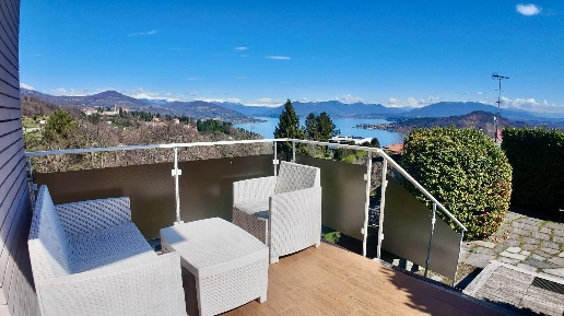 Foto Villa singola in dagnente, Arona di 250 m² con 4 locali in vendita