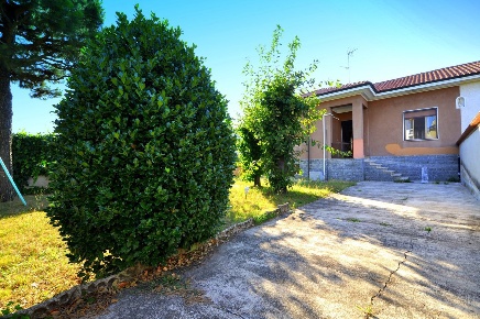 Foto Villa unifamiliare in milano, Inveruno Furato di 130 m² con 3 locali