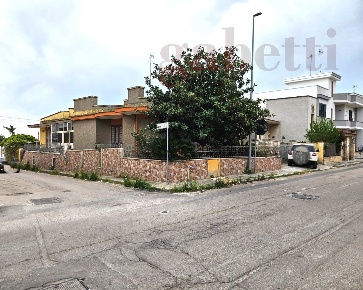 Foto Villa unifamiliare in Corsica- Via Udine- Via Specchia Normanna,