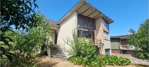 Foto Villa unifamiliare a Gubbio di 250 m² con 8 locali in vendita