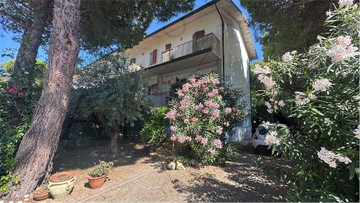 Foto Villa a schiera a Cervia di 200 m² con 6 locali in vendita