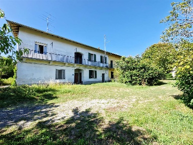 Foto Casa indipendente in Via Marte 1, Angera Centro di 270 m² con 8 locali