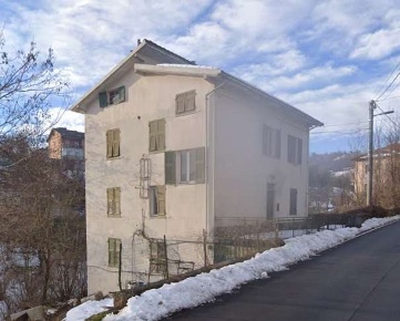 Foto Appartamento in via Gavi, Bosio Centro di 118 m² con 6 locali