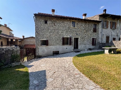 Foto Appartamento in Via Fantoni 5, Solto Collina Centro di 255 m²