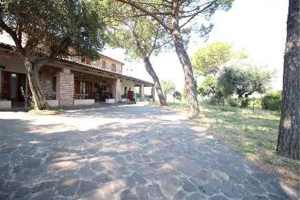 Foto Villa bifamiliare in S.da Provinciale 131, Tavullia di 230 m²