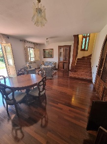 Foto Villa unifamiliare a Pisa Porta a Lucca di 500 m² con 12 locali