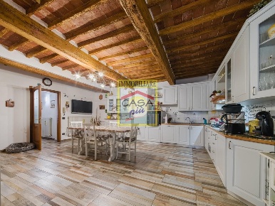 Foto Casa indipendente a Cascina Navacchio Sud di 210 m² con 6 locali