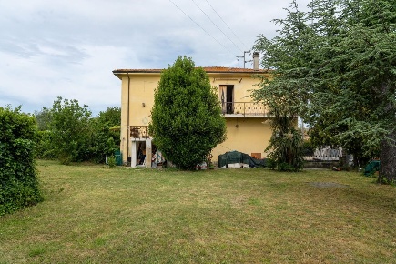Foto Villa bifamiliare a San Giuliano Terme Colignola, Campo di 160 m²