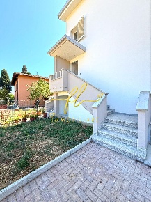 Foto Appartamento a Cecina Cecina Centro di 160 m² con 6 locali in vendita