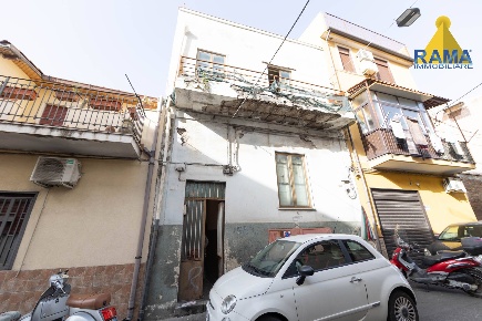 Foto Casa indipendente in via acquedotto greco  19, Catania di 309 m²
