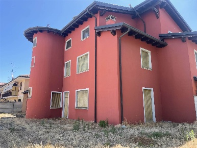 Foto Case semi ndipendenti a Mortara Centro di 128 m² con 4 locali