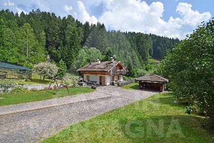 Foto Villa unifamiliare a Predazzo in vendita