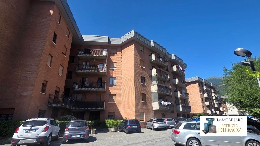 Foto Appartamento in Via Avondo, Aosta Centro di 102 m² con 4 locali