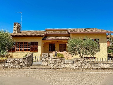Foto Villa unifamiliare in Via della Resistenza  13, Bastia Umbra di 290 m²