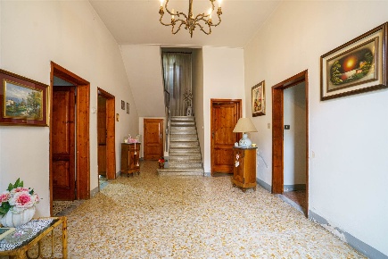 Foto Casa indipendente a Montecatini-Terme di 216 m² con 8 locali