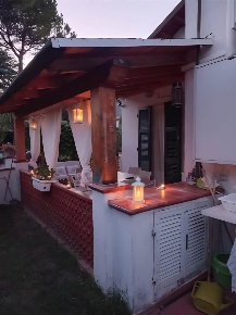 Foto Villa unifamiliare a Ameglia Centro di 100 m² con 4 locali in vendita