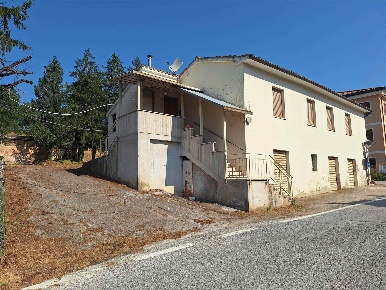 Foto Casa indipendente a San Severino Marche in vendita