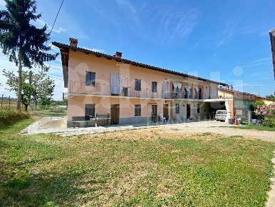 Foto Casa indipendente in Isorella, Cherasco di 220 m² con 4 locali