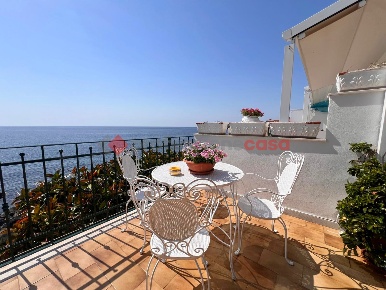Foto Appartamento in Via Livorno 116, Aci Castello Centro di 90 m²