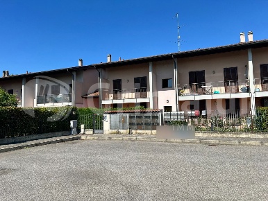 Foto Appartamento in Via Peschiera 3, Roncaro Centro di 75 m² con 3 locali