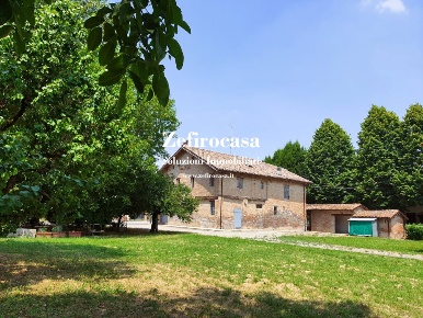 Foto Casa indipendente a Crevalcore di 309 m² con 7 locali in vendita