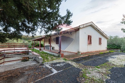 Foto Casa indipendente in Via Morelli già denom. Santa Maria La Cava,