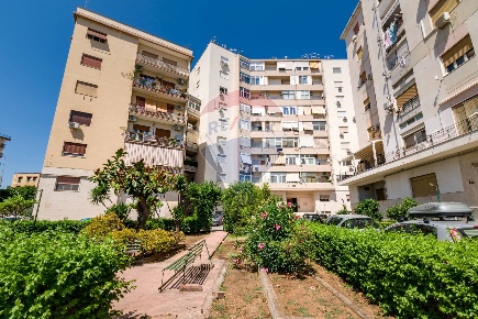 Foto Appartamento in Via Demetrio Camarda, Palermo Zisa di 123 m²