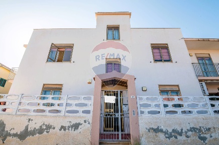 Foto Villa singola in Via Eraclito, Augusta Centro di 250 m² con 13 locali