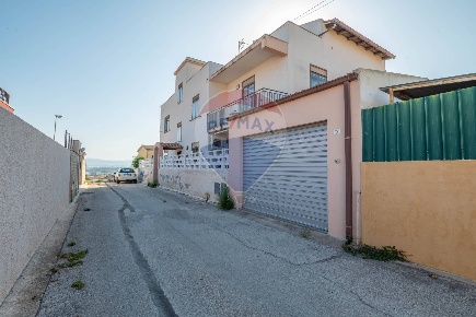 Foto Villa unifamiliare in Via Eraclito 14, Augusta Centro di 250 m²