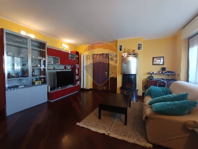 Foto Appartamento in via Ponchielli, Garbagnate Milanese Centro di 100 m²