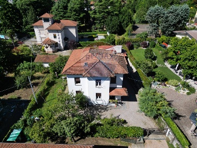 Foto Villa bifamiliare in Via Libertà, Arcisate Centro di 343 m² in vendita