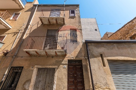 Foto Casa indipendente in Via Profeta, Mirabella Imbaccari di 98 m²