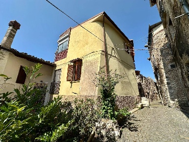 Foto Casa indipendente in Via Tre Grotte, Castelvecchio Calvisio di 75 m²