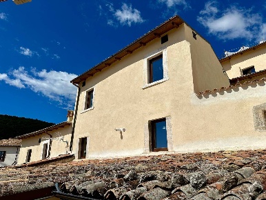 Foto Casa indipendente in Via Castello, Caporciano Civitaretenga di 80 m²