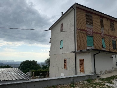 Foto Casa indipendente in VIA DELLA CASERMA, Civitella del Tronto di 354 m²