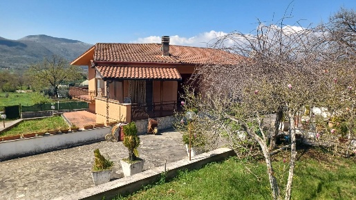 Foto Villa unifamiliare in Via Auricola, Amaseno Ripole di 360 m²