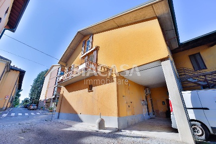 Foto Appartamento in Via Prinetti, Bernareggio Centro di 130 m² in vendita