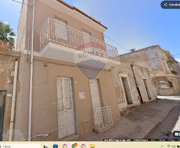 Foto Casa indipendente in via Platamone, Rosolini di 88 m² con 6 locali