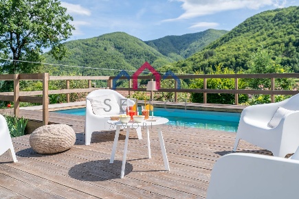 Foto Villa unifamiliare a Camporgiano Casciana di 505 m² con 12 locali