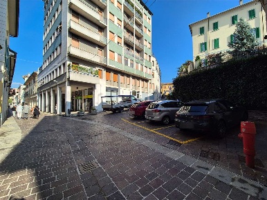Foto Appartamento in Piazza Boldorini, Cantù Centro di 100 m² con 3 locali