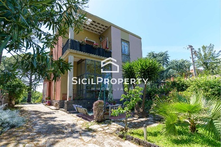 Foto Villa unifamiliare in Via per Viagrande, San Giovanni la Punta Centro