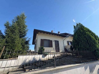 Foto Villa unifamiliare in starda privata abetone 22, Cameri di 140 m²