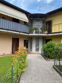 Foto Appartamento in Via Pasubio, Mornago di 75 m² con 3 locali in vendita