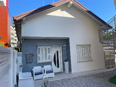 Foto Casa indipendente in Via Friuli, Lignano Sabbiadoro Centro di 111 m²