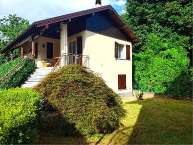 Foto Villa bifamiliare in Via Farinet 14, Bee Centro di 180 m² con 5 locali