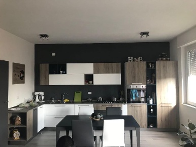 Foto Appartamento a Carrara Avenza di 90 m² con 4 locali in vendita