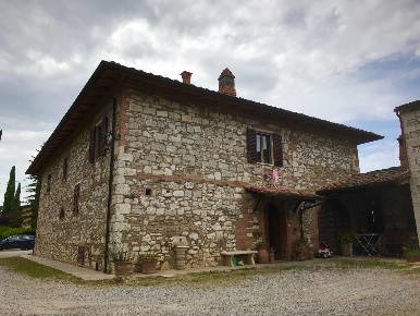 Foto Villa unifamiliare a Asciano Centro di 420 m² con 10 locali in vendita
