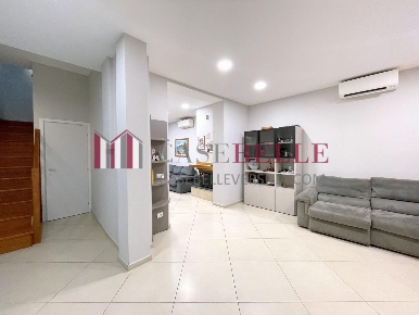 Foto Villa a schiera a Viareggio Centro di 180 m² con 7 locali in vendita