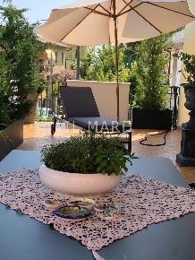 Foto Appartamento a Massa Marina di Massa Centro di 157 m² con 6 locali