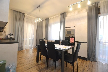 Foto Appartamento a Lucca Sant'Anna di 105 m² con 5 locali in vendita